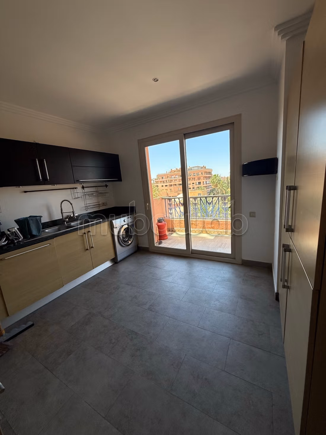 Un produit rare Appartement d’exception d’une superficie d 200 m2 situé en plein centre d’hivernage avec Trois grandes chambres