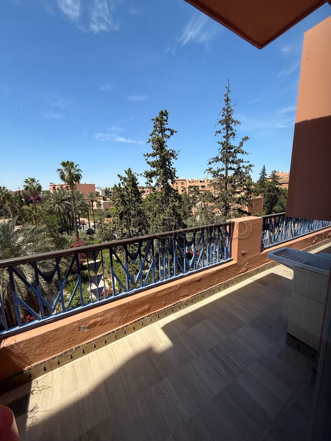 Un produit rare Appartement d’exception d’une superficie d 200 m2 situé en plein centre d’hivernage avec Trois grandes chambres