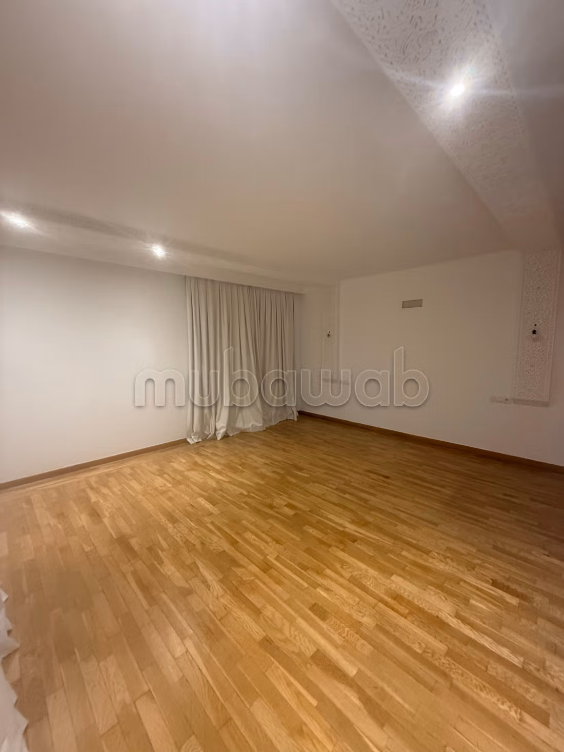 Un produit rare Appartement d’exception d’une superficie d 200 m2 situé en plein centre d’hivernage avec Trois grandes chambres