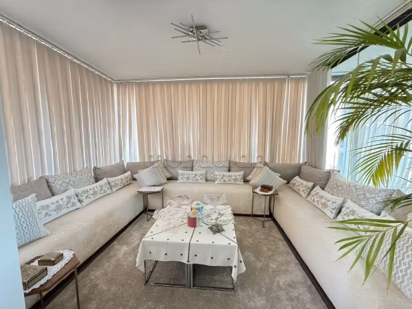 Encuentra un piso en alquiler en Ain Diab. 3 hermosas habitaciones. Salón marroquí, seguridad. 