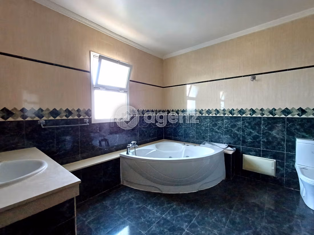 Villa à vendre 398 m², 9 chambres Nassim 1 Casablanca