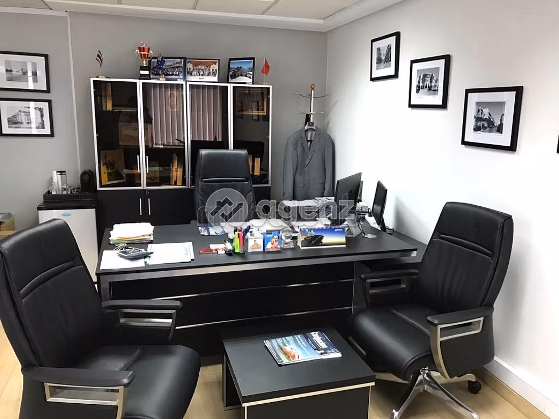 Ufficio in affitto a Derb Omar. Superficie totale 127 m². Ascensore e posto auto. 