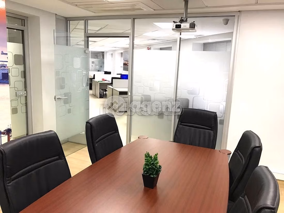 Ufficio in affitto a Derb Omar. Superficie totale 127 m². Ascensore e posto auto. 
