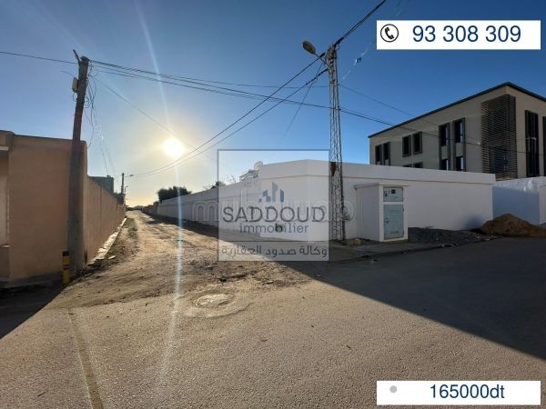 Bel terreno in vendita a Route de Gabes. Superficie di 1234 m². 