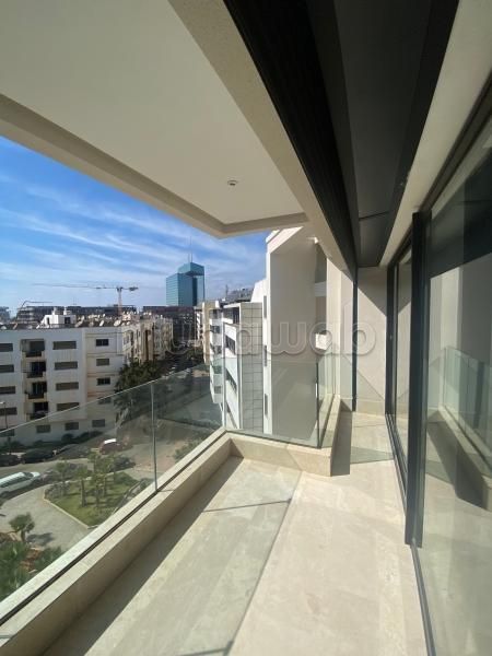 Apparemment de luxe à vendre