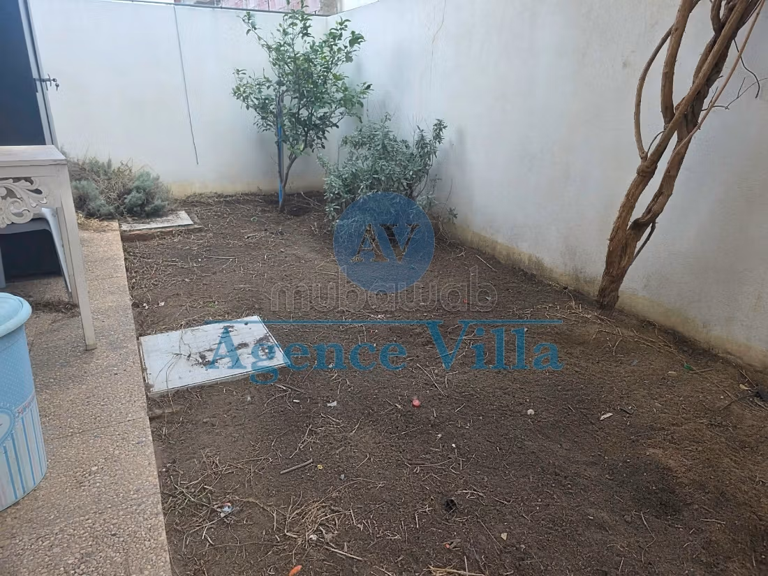 High quality villa rental in Bhar Lazreg. 5 large living areas. Ample storage space. 