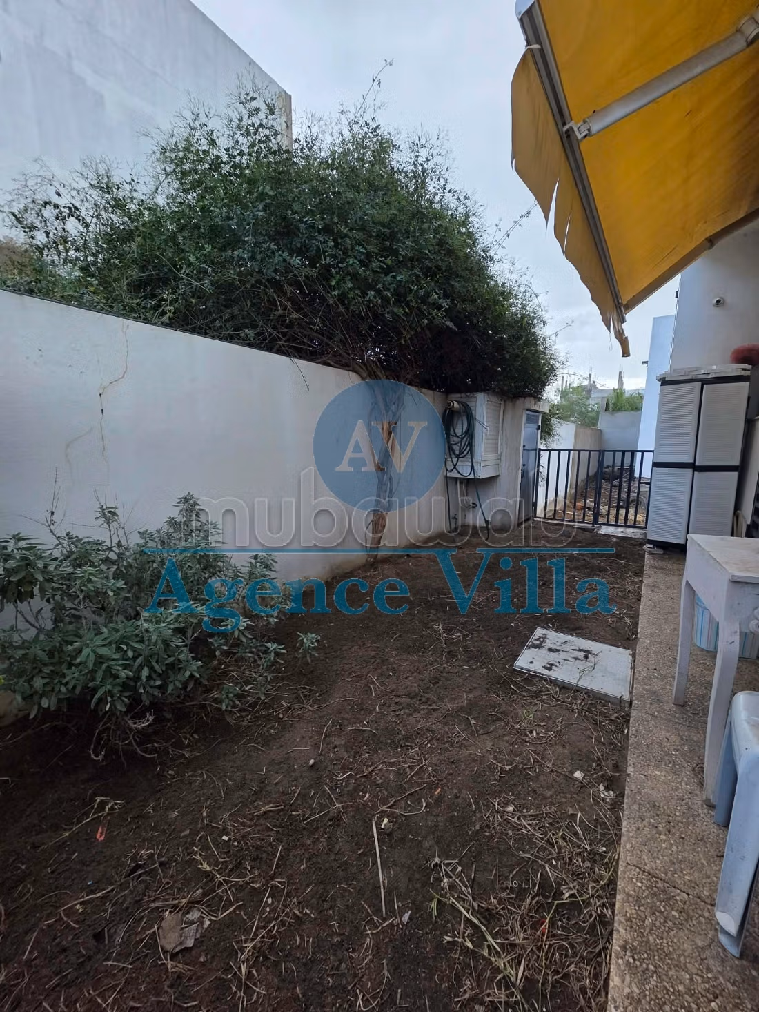 High quality villa rental in Bhar Lazreg. 5 large living areas. Ample storage space. 