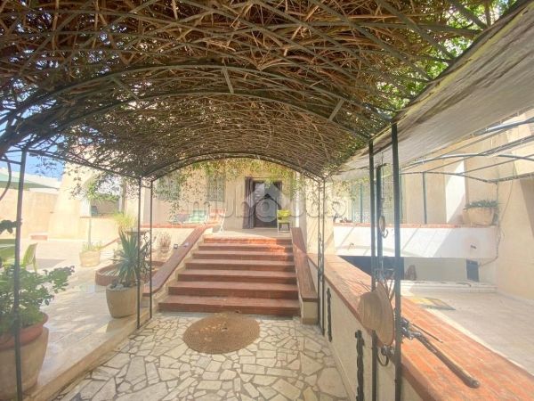 Villa de style américain avec jardin à vendre