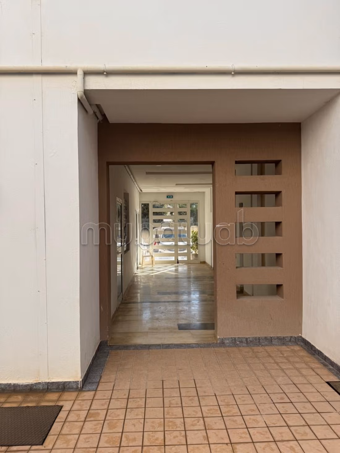 Vente d'un bel appartement à Ariana. Surface totale 80 m². Antenne parabolique, résidence sécurisée