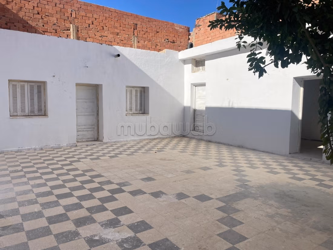 Maison avec grande cour a vendre