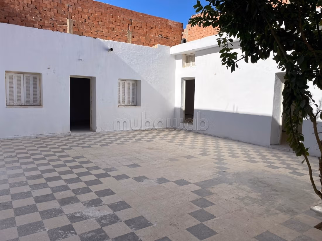 Maison avec grande cour a vendre