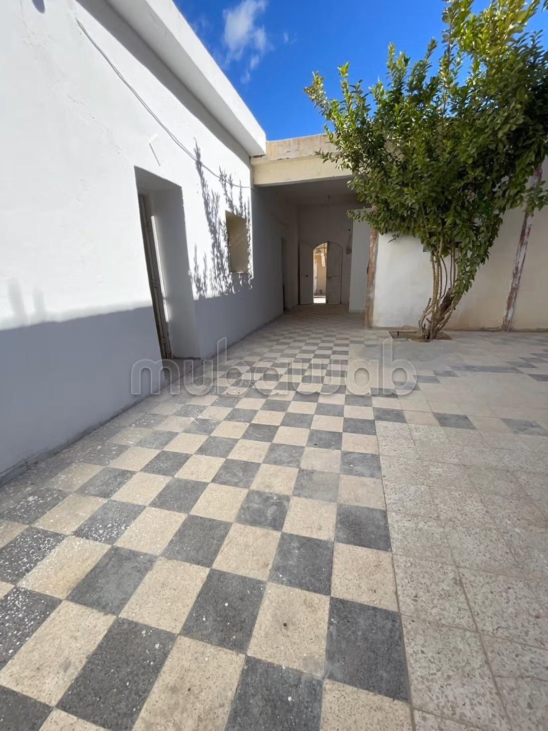 Maison avec grande cour a vendre