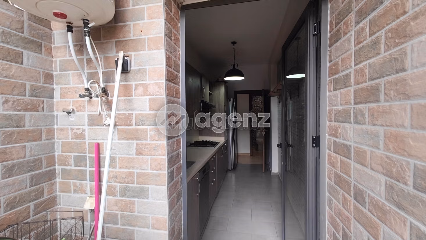 Apartment for sale. Total area 100 m². Garage and terrace. 