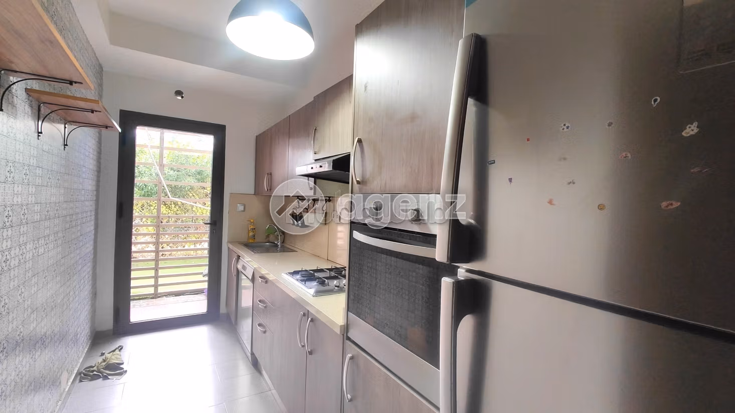 Apartment for sale. Total area 100 m². Garage and terrace. 