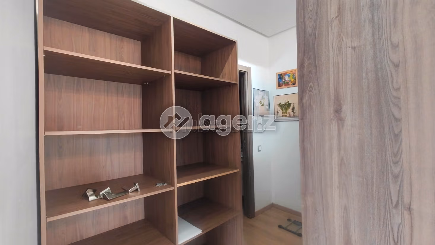 Apartment for sale. Total area 100 m². Garage and terrace. 