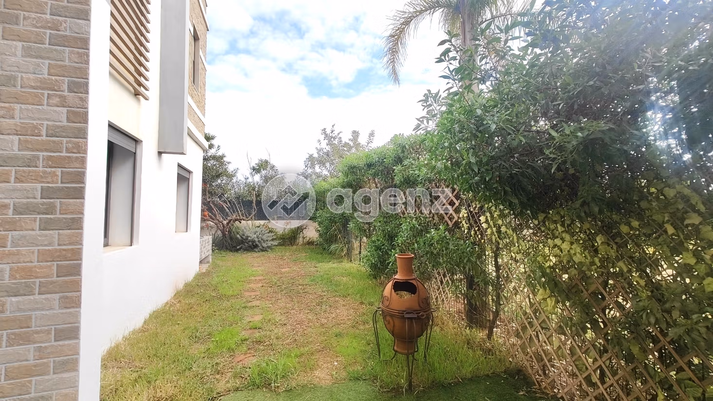 Apartment for sale. Total area 100 m². Garage and terrace. 