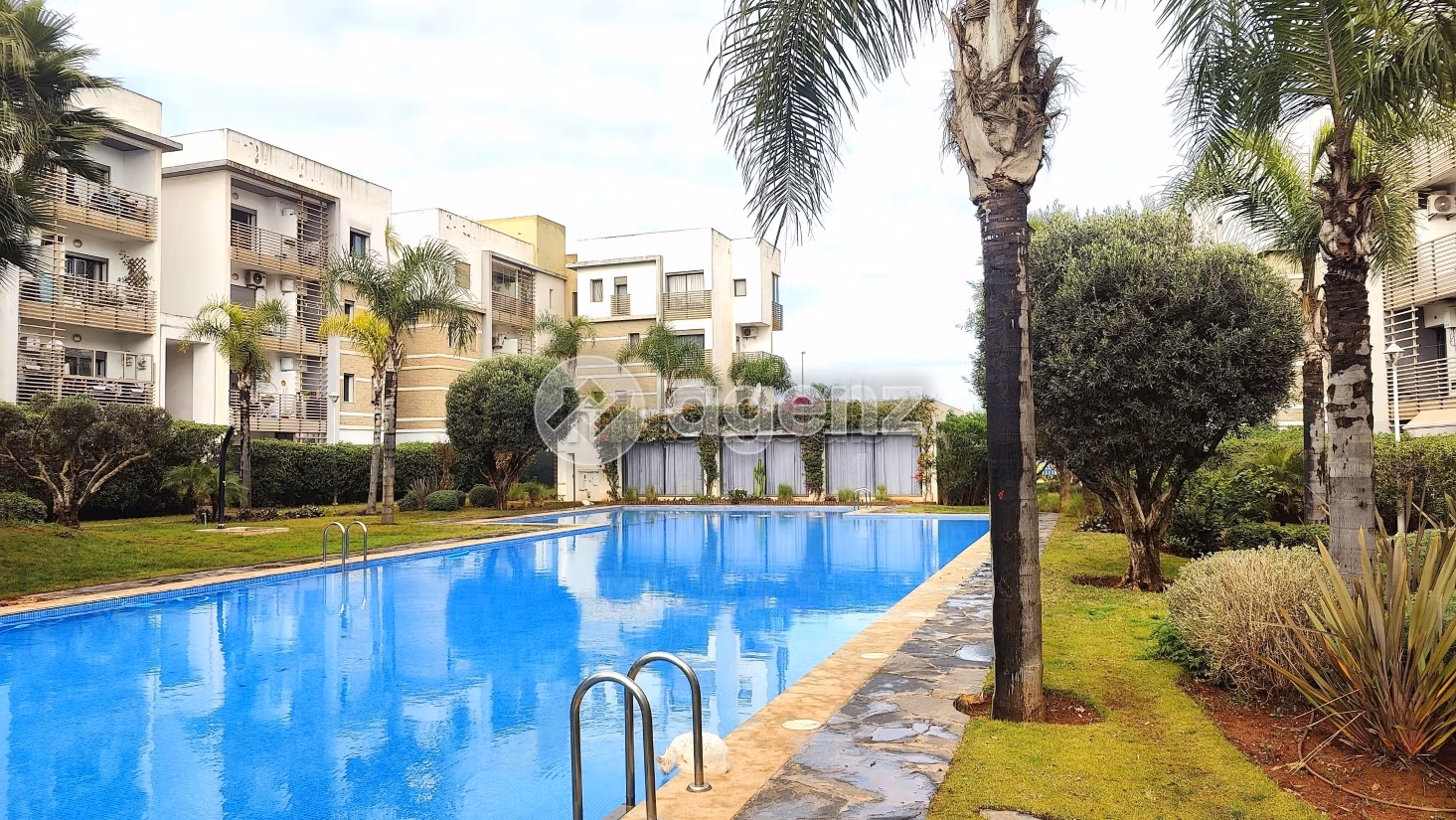 Apartment for sale. Total area 100 m². Garage and terrace. 