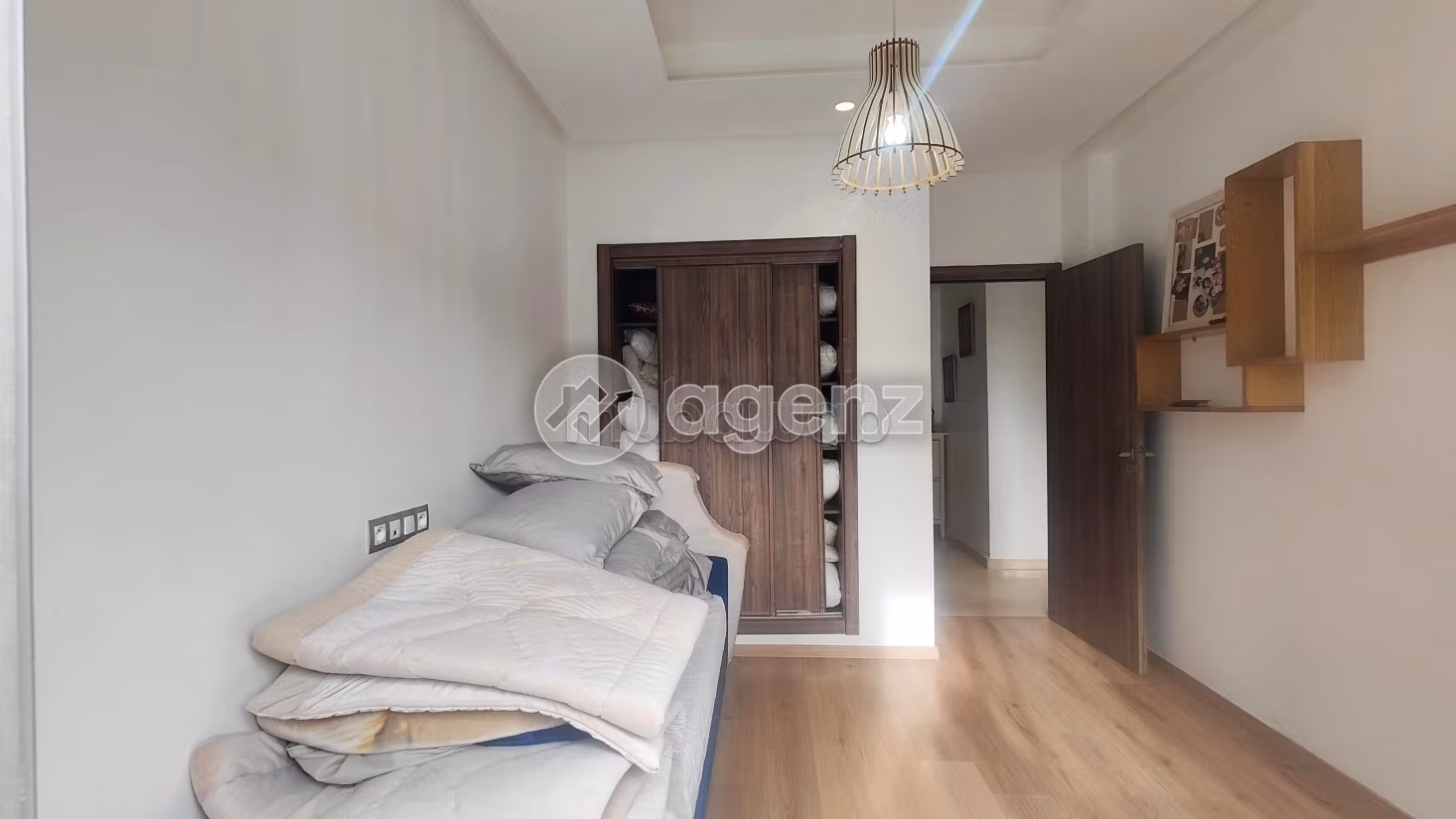 Apartment for sale. Total area 100 m². Garage and terrace. 