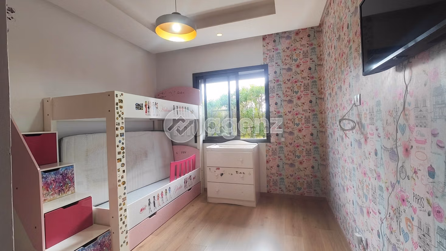 Apartment for sale. Total area 100 m². Garage and terrace. 