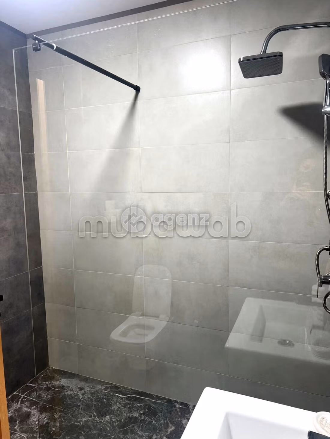 Piso en venta en Roches Noires. 3 dormitorios. Ascensor y garaje. 