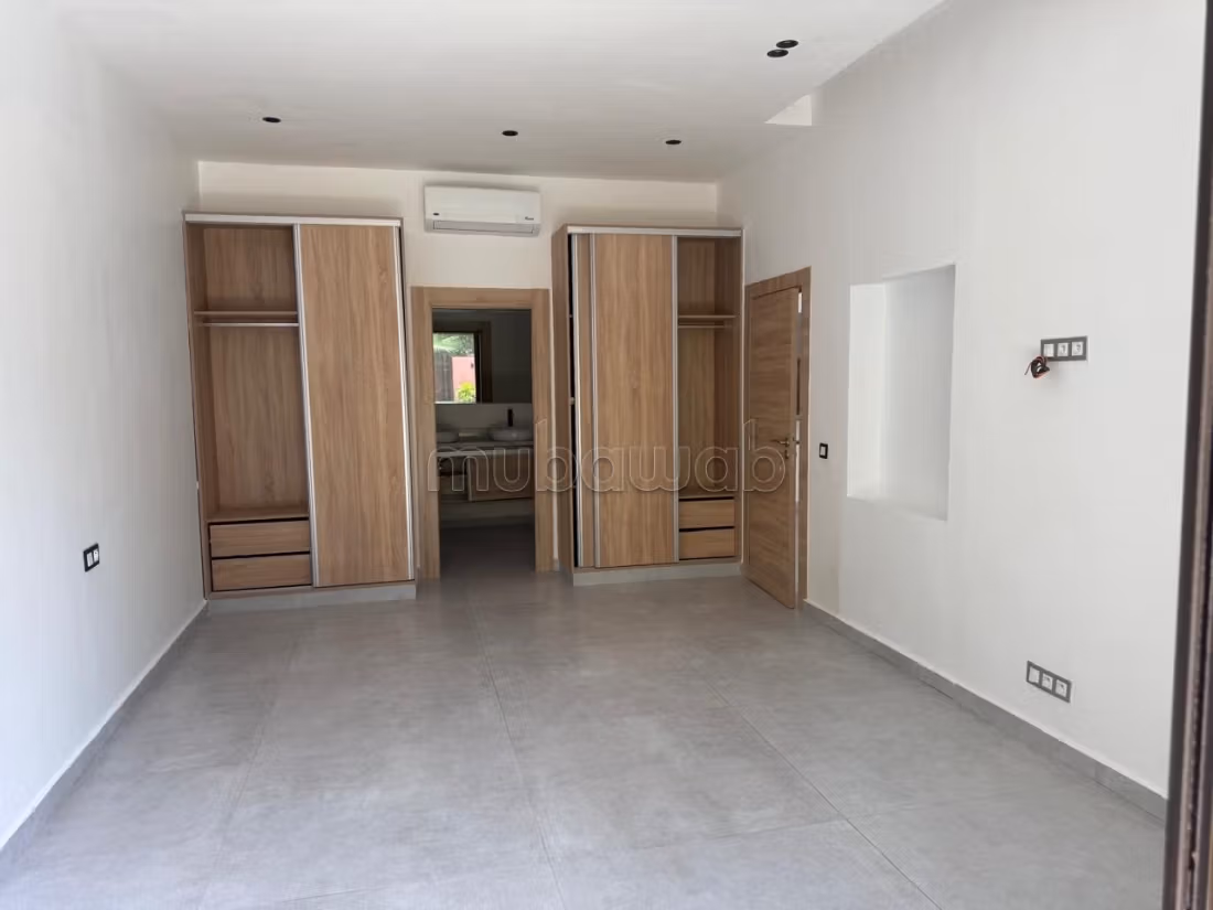 Golf Almaaden: 300 m2 Villa for rent empty, 4 rooms, heated pool, staff room