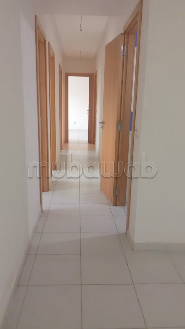 Flat for rent. Surface area 96 m². Lift. 
