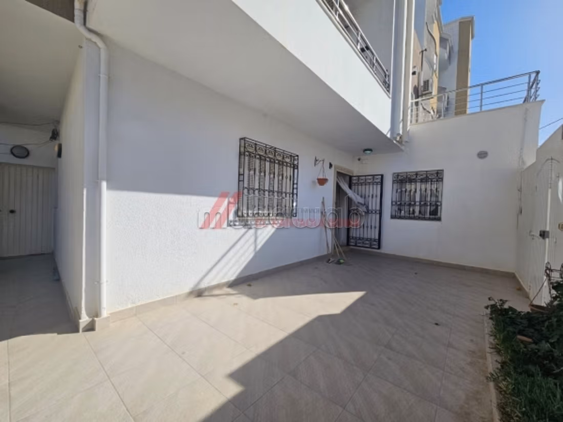 A loué réez de chaussée meublé à Hammam Sousse