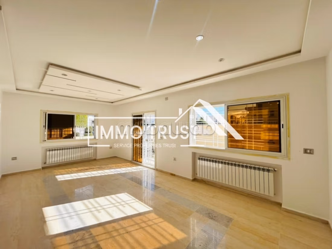 Triplex 2 S5 jamais habité à La Soukra