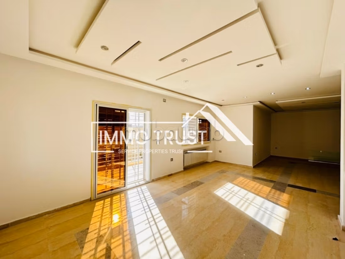Triplex 2 S5 jamais habité à La Soukra