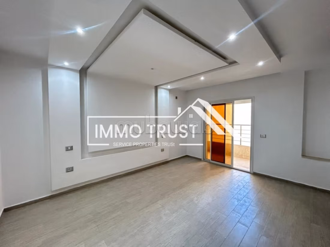 Triplex 2 S5 jamais habité à La Soukra