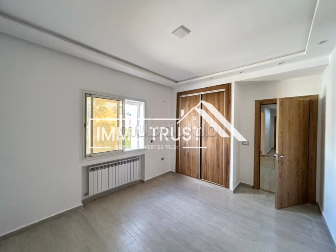 Triplex 2 S5 jamais habité à La Soukra