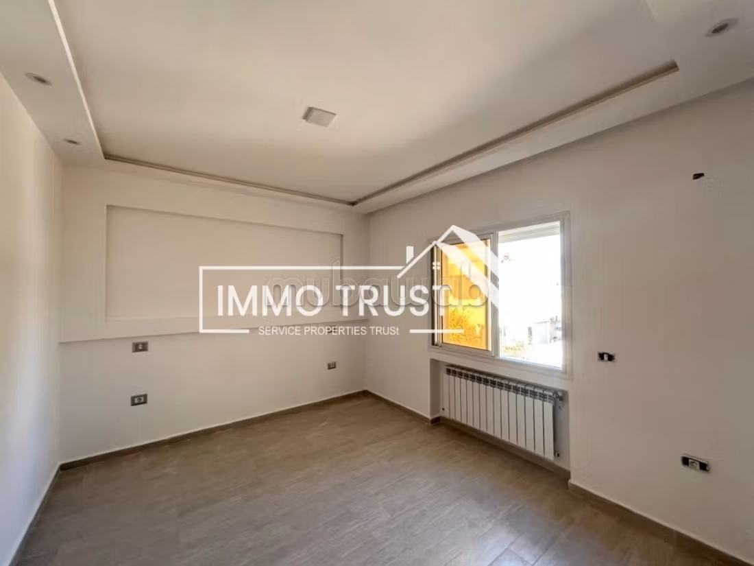 Triplex 2 S5 jamais habité à La Soukra