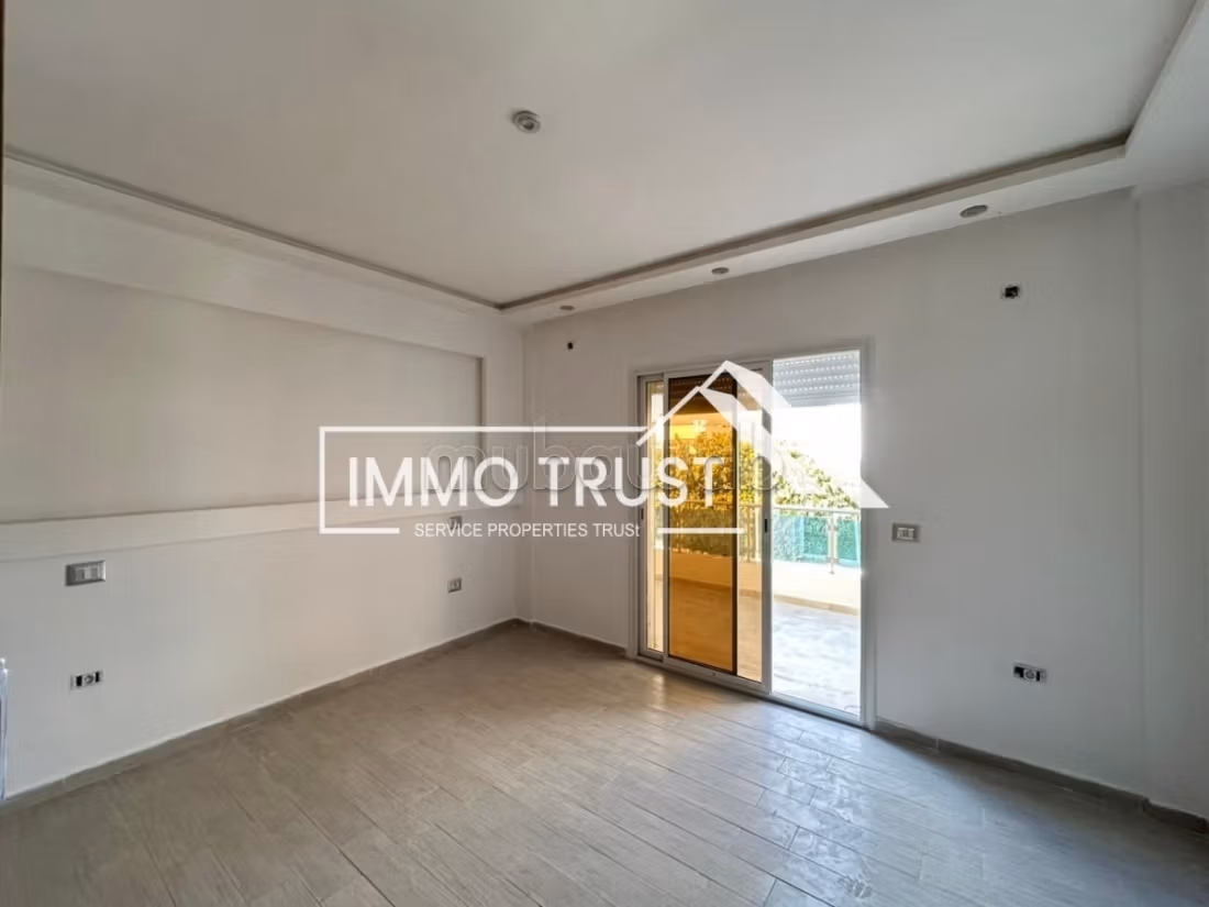 Triplex 2 S5 jamais habité à La Soukra