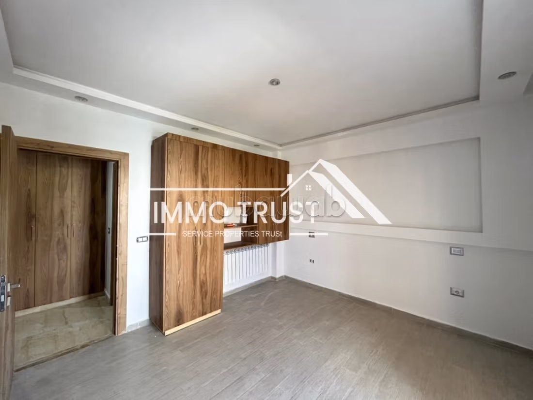 Triplex 2 S5 jamais habité à La Soukra