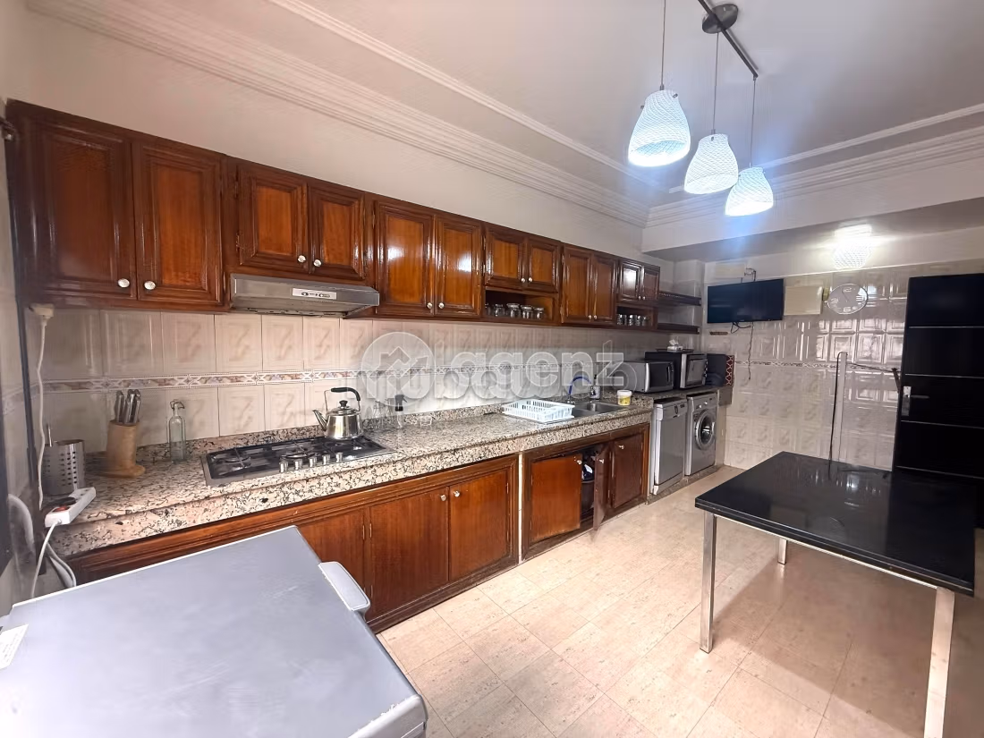 Affitta il tuo appartamento a Bourgogne Est. Superficie totale 137 m². Posto auto e terrazzo. 