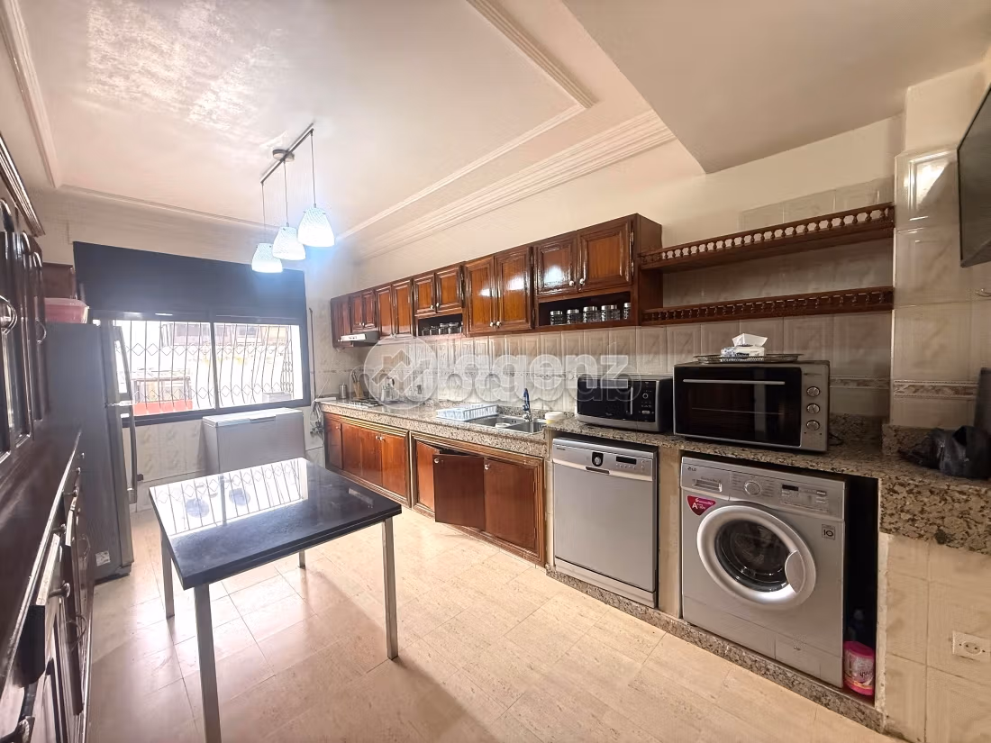 Affitta il tuo appartamento a Bourgogne Est. Superficie totale 137 m². Posto auto e terrazzo. 