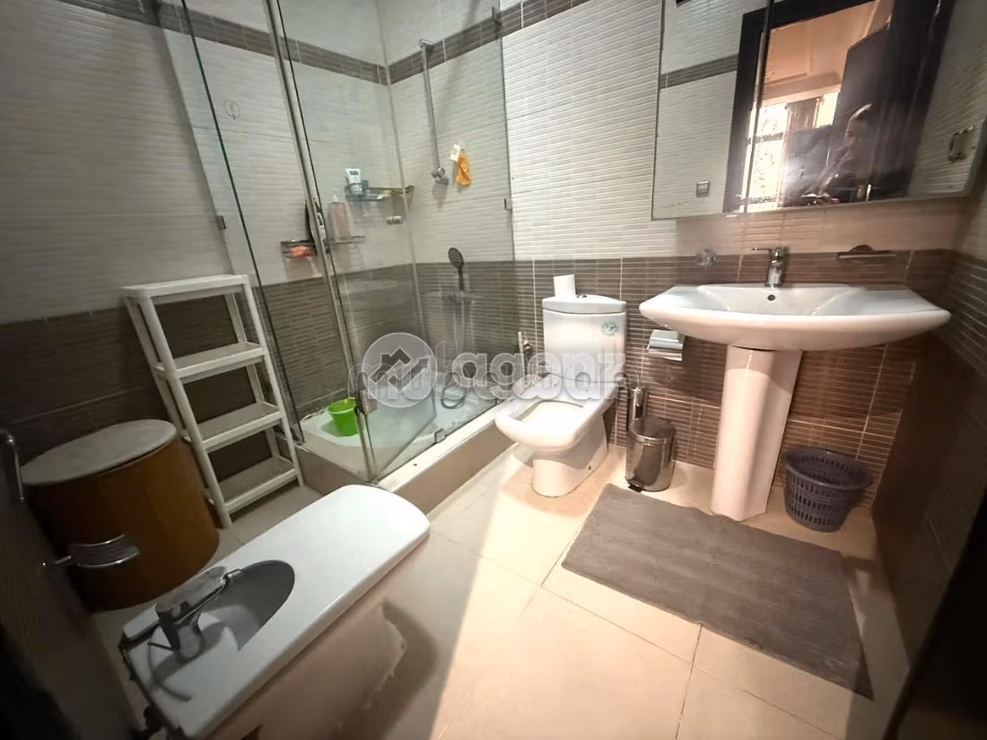 Affitta il tuo appartamento a Bourgogne Est. Superficie totale 137 m². Posto auto e terrazzo. 