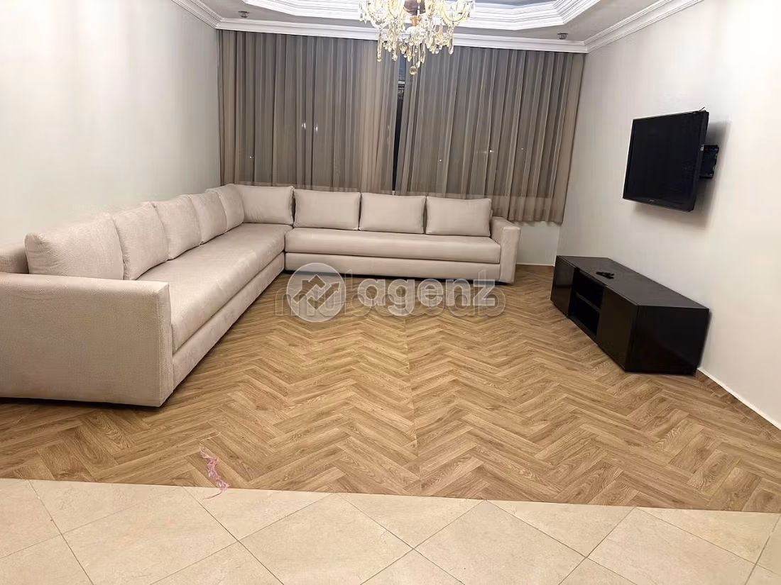 Affitta il tuo appartamento a Bourgogne Est. Superficie totale 137 m². Posto auto e terrazzo. 