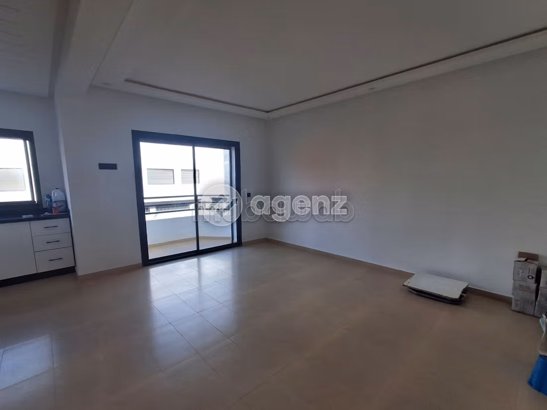 Rent this apartment. 2 rooms. Fitted kitchen. 