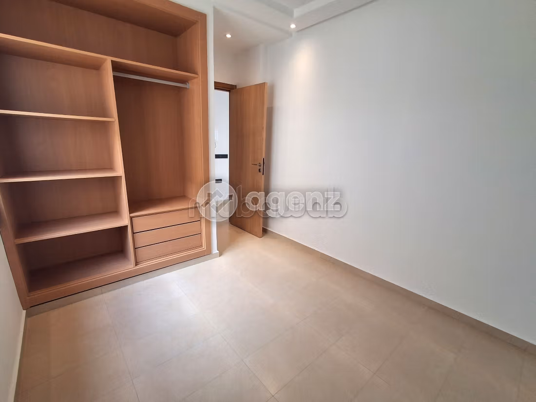 Rent this apartment. 2 rooms. Fitted kitchen. 
