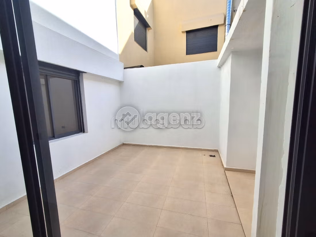 Rent this apartment. 2 rooms. Fitted kitchen. 