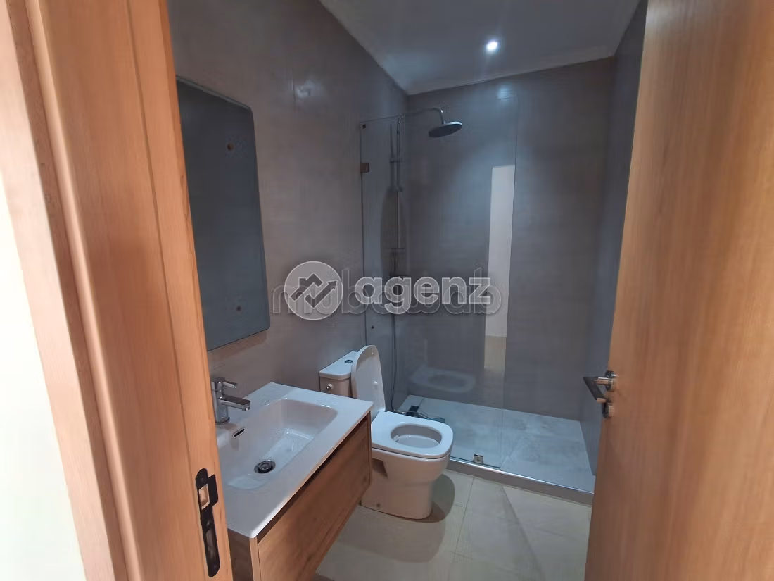 Rent this apartment. 2 rooms. Fitted kitchen. 