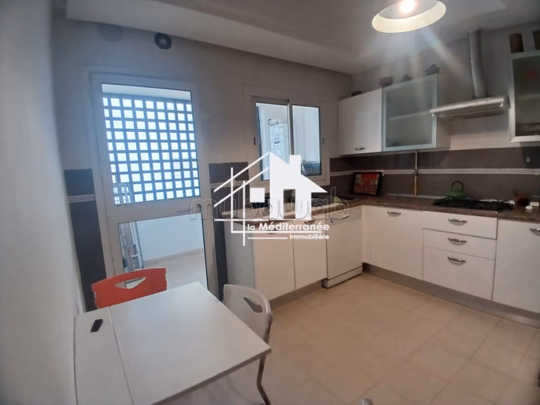 Splendido appartamento in affitto a La Marsa. 4 ampi locali. arredato. 