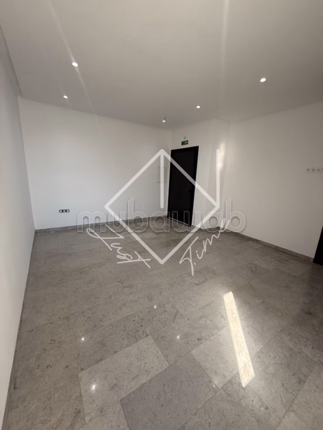 Offices for rent in Ariana. Small area 60 m². Beautiful terrace. 