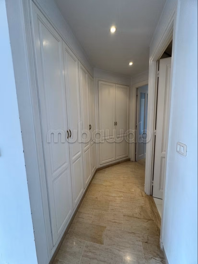Appartement en vente à Aouina. Surface de 160 m². Porte blindée, sécurité