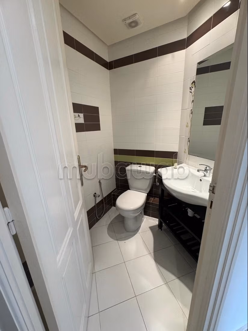 Appartement en vente à Aouina. Surface de 160 m². Porte blindée, sécurité