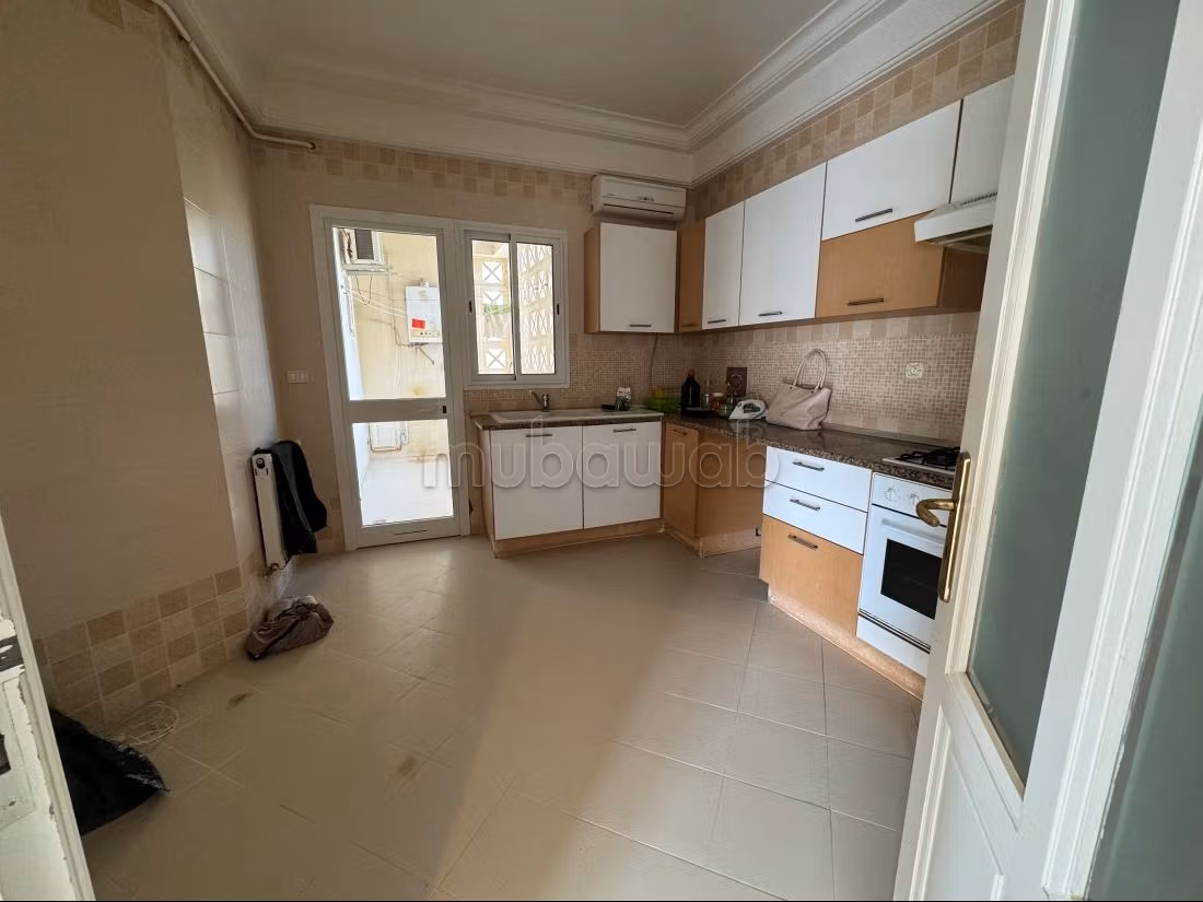 Appartement en vente à Aouina. Surface de 160 m². Porte blindée, sécurité