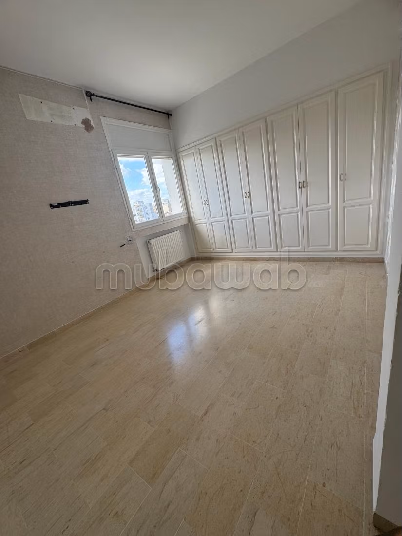 Appartement en vente à Aouina. Surface de 160 m². Porte blindée, sécurité