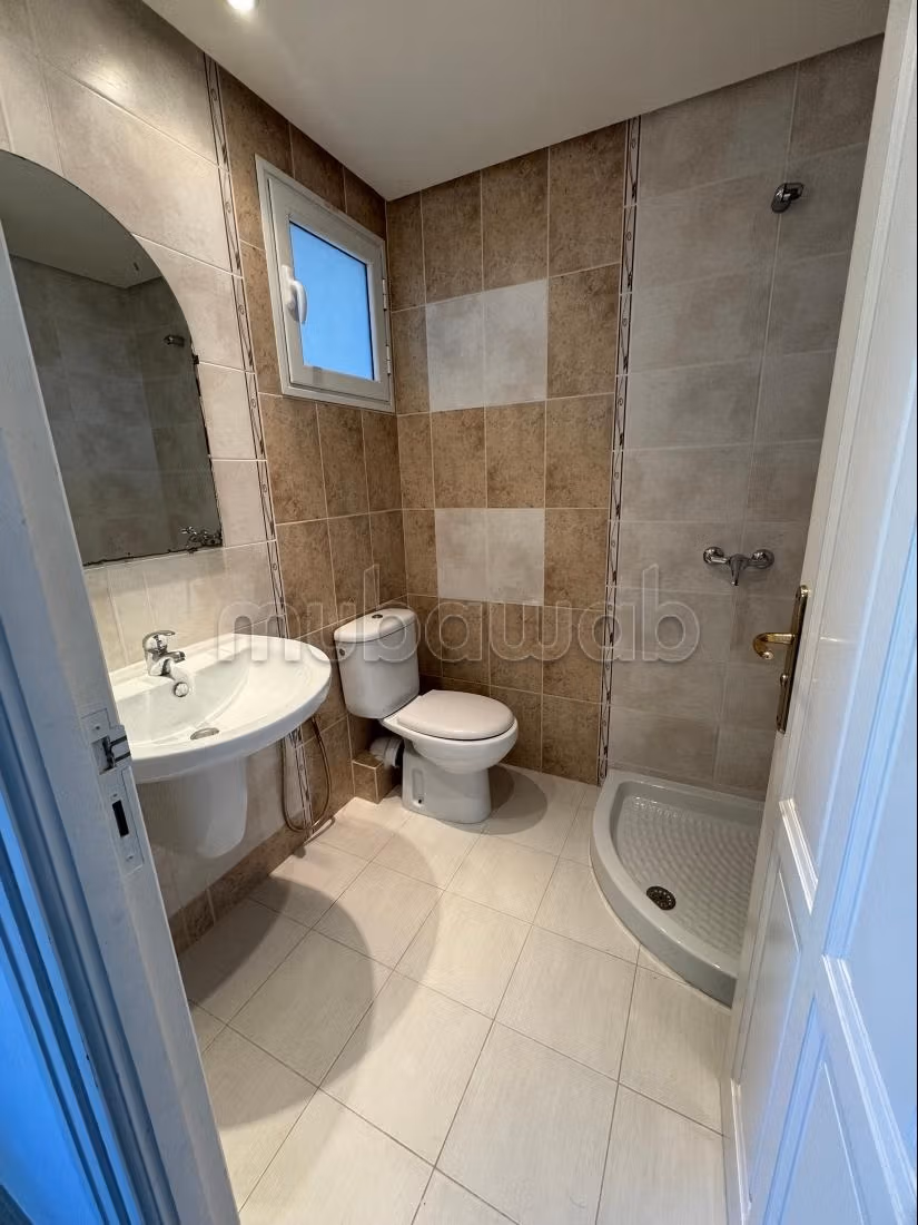 Appartement en vente à Aouina. Surface de 160 m². Porte blindée, sécurité