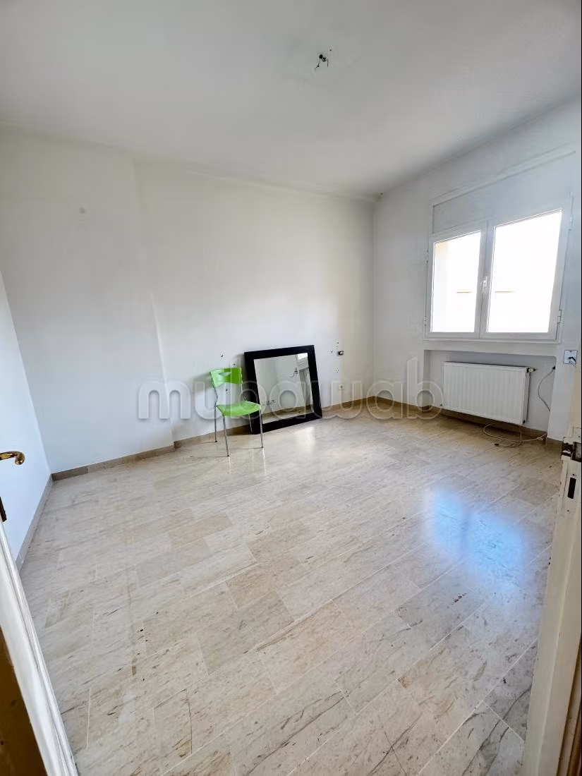 Appartement en vente à Aouina. Surface de 160 m². Porte blindée, sécurité